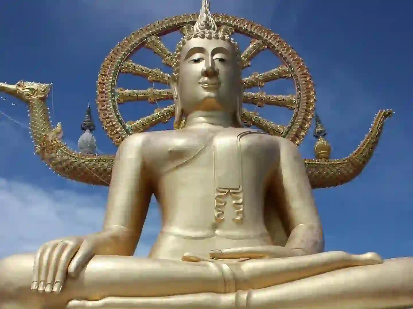 Złoty posąg Buddy – Wat Phra Yai, Koh Samui